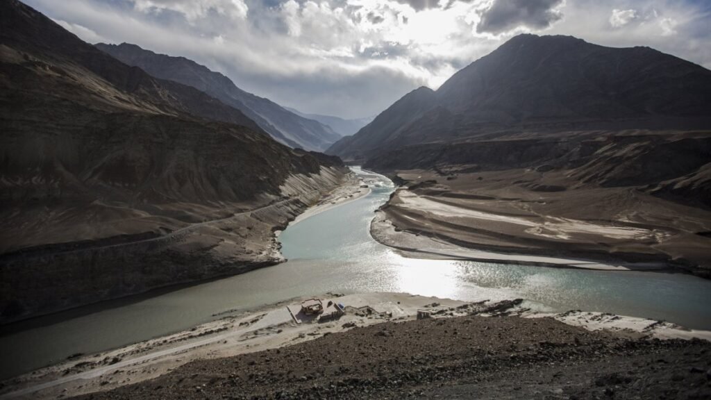 Hydro-Diplomacy on the Brink: Managing Transboundary River Disputes in an Era of Water Scarcity River bet