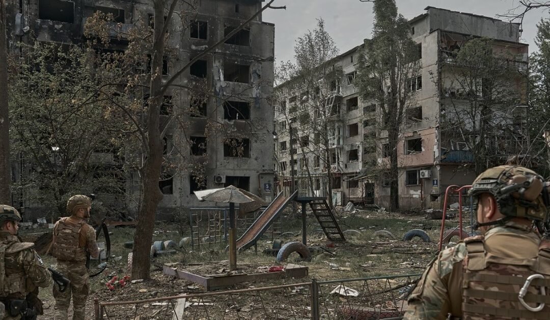 Ukrainian Forces Report Russian Incursion into Dnipropetrovsk Region as Diplomatic Efforts Stall