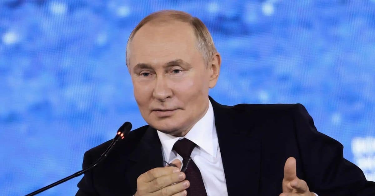 Putin Warns Western Troops in Ukraine Would Be ‘Legitimate Targets’ for Russian Forces Putin Warns Western Troops in Ukraine Would Be 'Legitimate Targets' for Russian Forces