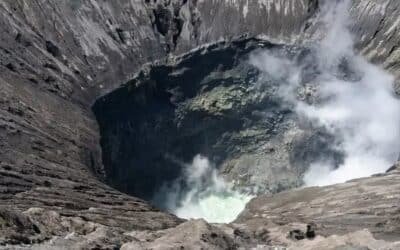 TODAYSTANCE Iran’s ‘Zombie’ Volcano Awakens After 700,000 Years, Sparking Eruption Fears