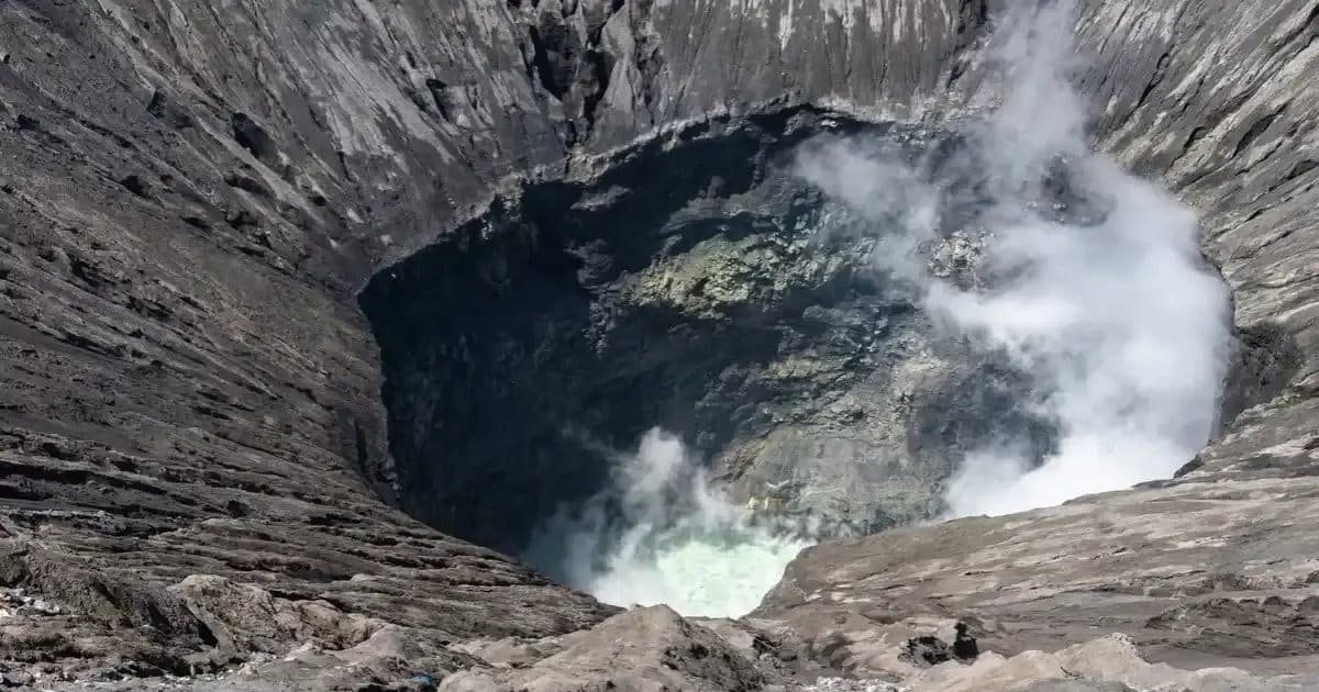 Iran’s ‘Zombie’ Volcano Awakens After 700,000 Years, Sparking Eruption Fears Iran’s ‘Zombie’ Volcano Awakens After 700,000 Years, Sparking Eruption Fears