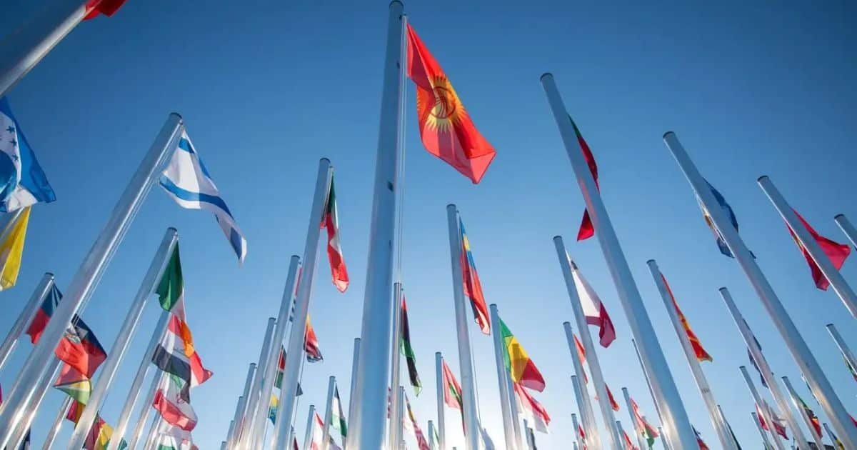 Mini-laterals vs. Multilaterals Why Small Alliances Are Replacing the UN as the Arena of Global Bargaining Mini-laterals vs. Multilaterals Why Small Alliances Are Replacing the UN as the Arena of Global Bargaining
