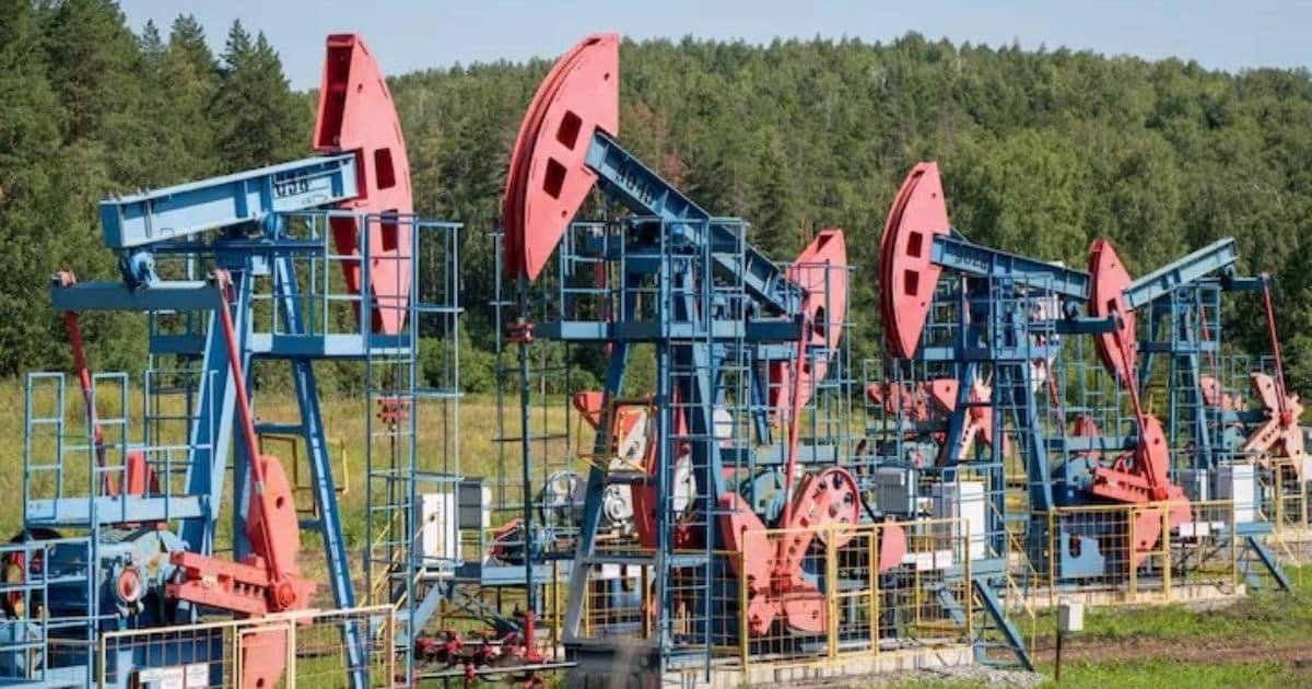 Oil Steadies Amid US-China Trade Optimism and Russian Sanctions Oil Steadies Amid US-China Trade Optimism and Russian Sanctions