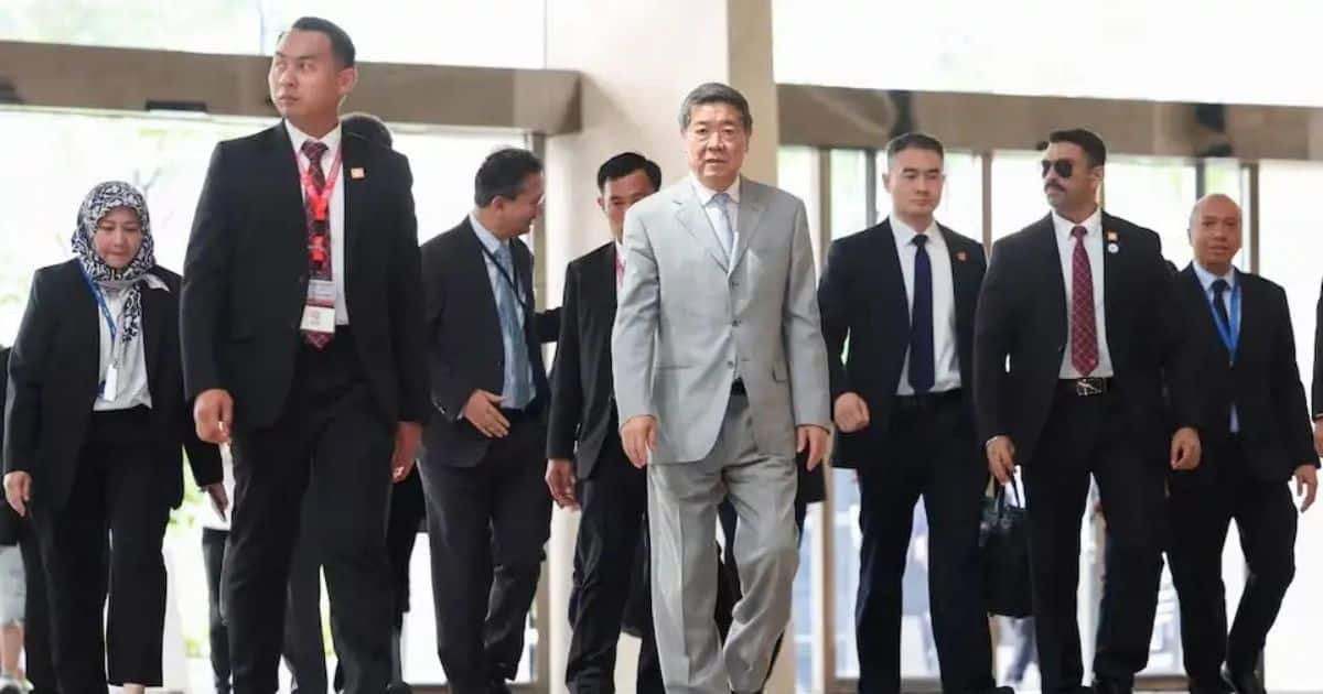 US, China Hold ‘Constructive’ Talks in Malaysia to Prevent Trade War Escalation US, China Hold ‘Constructive’ Talks in Malaysia to Prevent Trade War Escalation