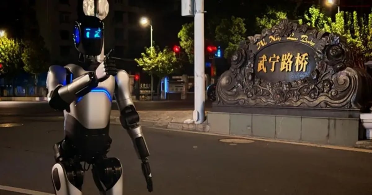 Chinese Humanoid Robot Sets World Record with 106km Inter-City Walk Chinese Humanoid Robot Sets World Record with 106km Inter-City Walk
