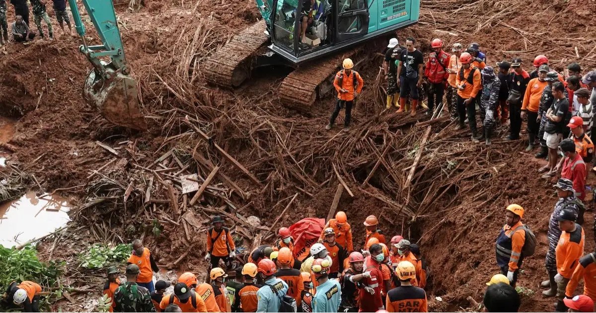 Deadly Landslides in Indonesia’s Central Java Kill 18, Leave 34 Missing Amid Wet Season Onslaught Deadly Landslides in Indonesia's Central Java Kill 18, Leave 34 Missing Amid Wet Season Onslaught