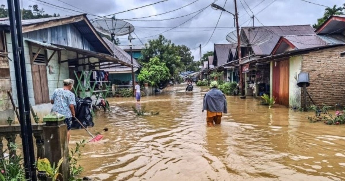 Floods in Indonesia’s Sibolga Claim Eight Lives, Displace Over 2,000 Residents Floods in Indonesia’s Sibolga Claim Eight Lives, Displace Over 2,000 Residents