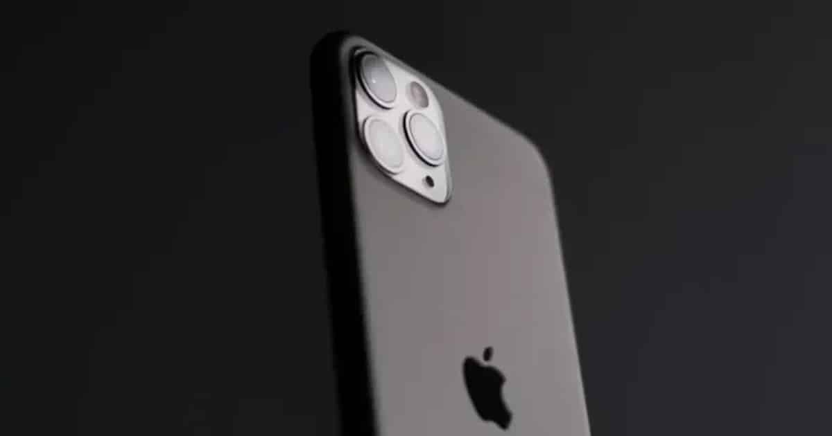 Apple’s 2026 Foldable IPhone Revealed A $2,400 Crease-Free Revolution Apple’s 2026 Foldable IPhone Revealed A $2,400 Crease-Free Revolution
