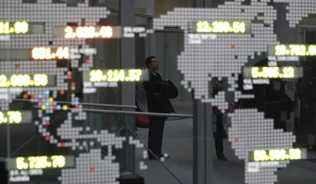 Deglobalisation and Re-globalisation: Two Competing Economic Pathways