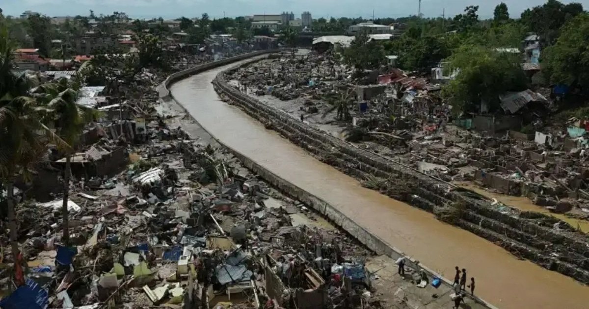 Devastating Storms Kill Over 1,100 Across Asia; Sri Lanka Declares Worst Disaster Devastating Storms Kill Over 1,100 Across Asia; Sri Lanka Declares Worst Disaster