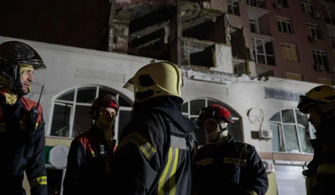 Massive Russian Barrage Targets Kyiv Ahead of Critical Peace Talks in Florida
