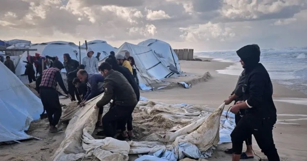 Winter Floods and Hypothermia Ravage Gaza Displacement Camps Winter Floods and Hypothermia Ravage Gaza Displacement Camps