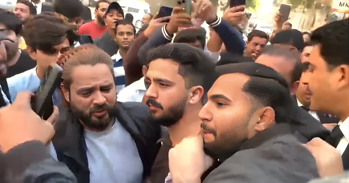 YouTuber Rajab Butt Assaulted During Court Hearing in Karachi YouTuber Rajab Butt Assaulted During Court Hearing in Karachi