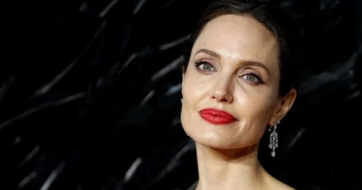 A Child’s Grief Angelina Jolie Spotlights Tragedy in Iran Protests A Child’s Grief Angelina Jolie Spotlights Tragedy in Iran Protests