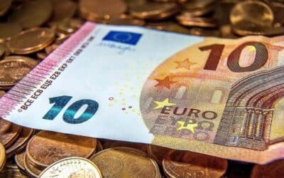 TODAYSTANCE Currency Divergence: PKR Edges Against Dollar While Gold & Global Rivals Surge