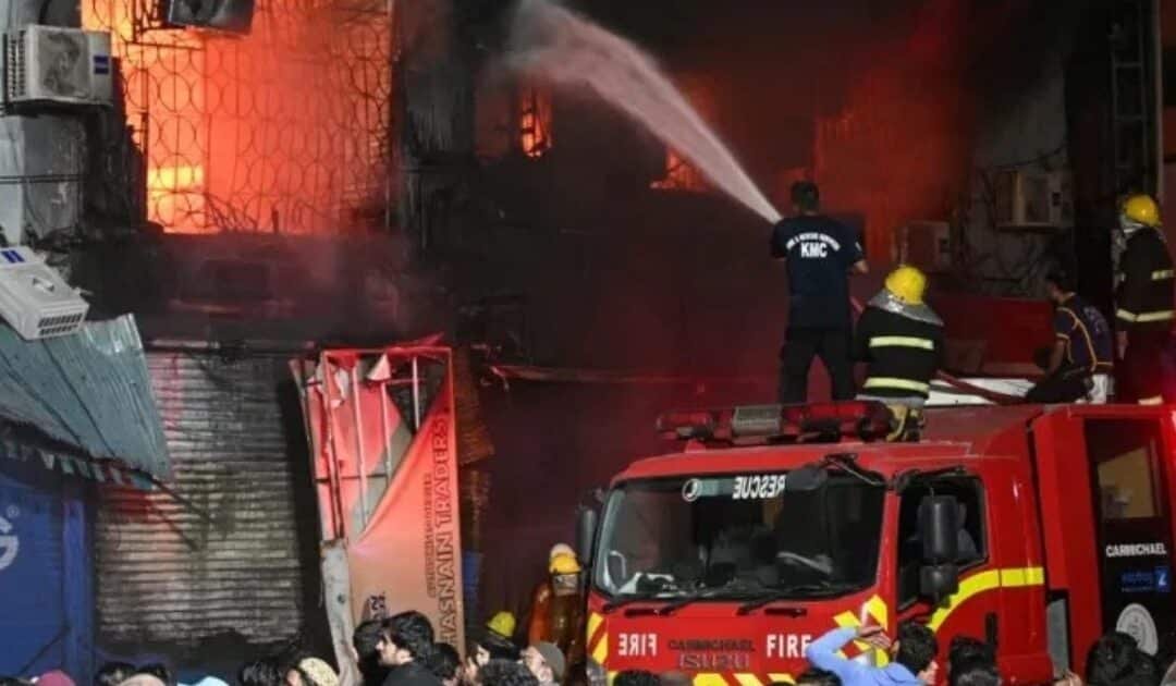 Deadly Fire at Karachi’s Gul Plaza Leaves Fourteen Dead and Dozens Missing