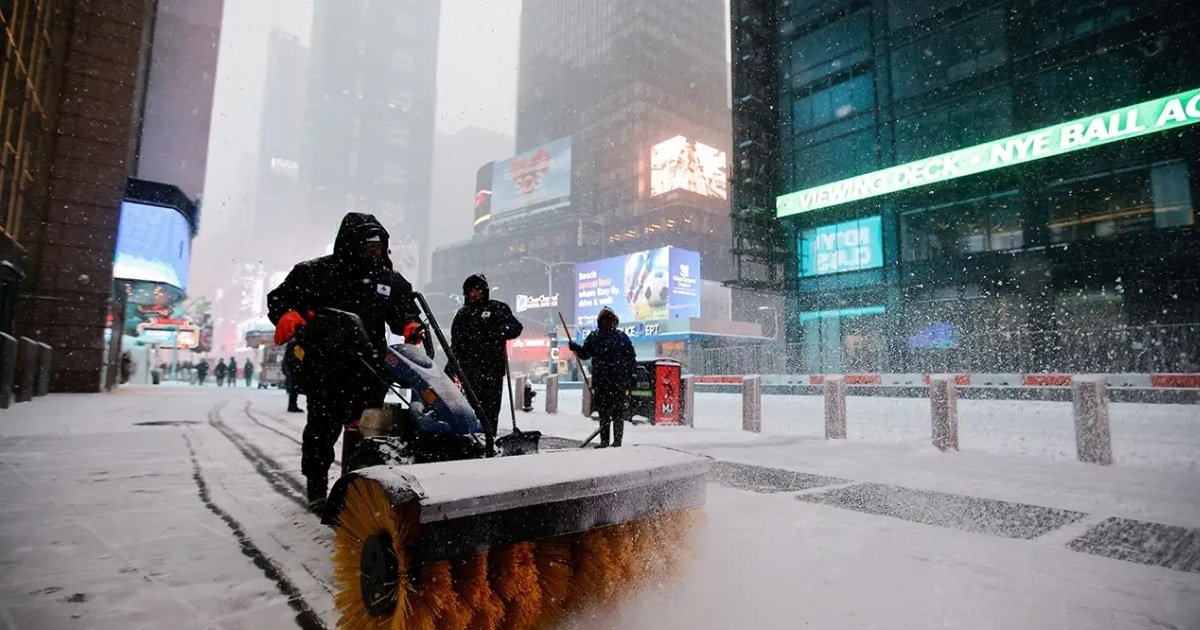 Historic Winter Storm Leaves Millions Without Power and Grounds US Travel Historic Winter Storm Leaves Millions Without Power and Grounds US Travel