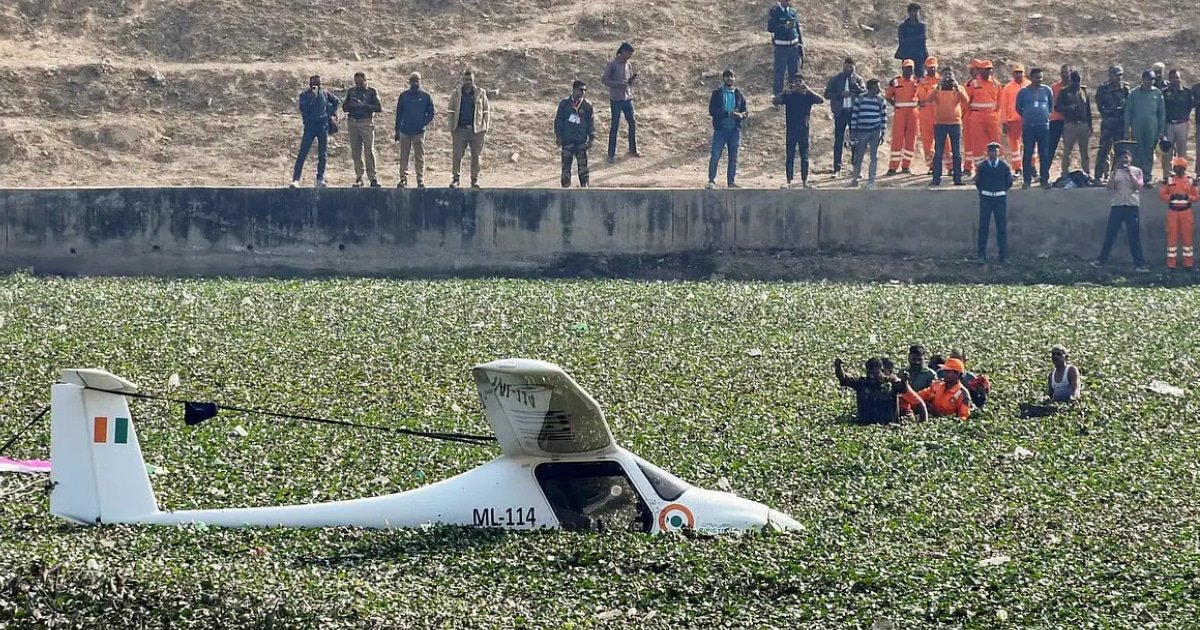 Indian Air Force Training Aircraft Makes Safe Emergency Landing Near Prayagraj Indian Air Force Training Aircraft Makes Safe Emergency Landing Near Prayagraj