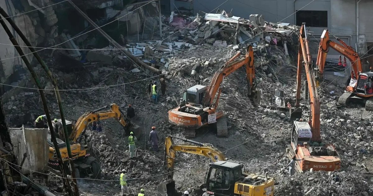 Karachi’s Gul Plaza Death Toll Hits 71; Search Operation Nears Completion Karachi’s Gul Plaza Death Toll Hits 71; Search Operation Nears Completion