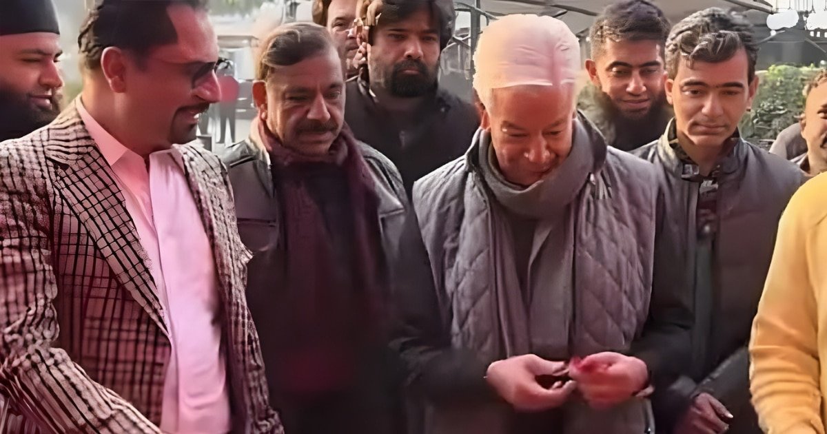 Khawaja Asif Trolled Over Inauguration of Unauthorized Pizza Hut in Sialkot Khawaja Asif Trolled Over Inauguration of Unauthorized Pizza Hut in Sialkot