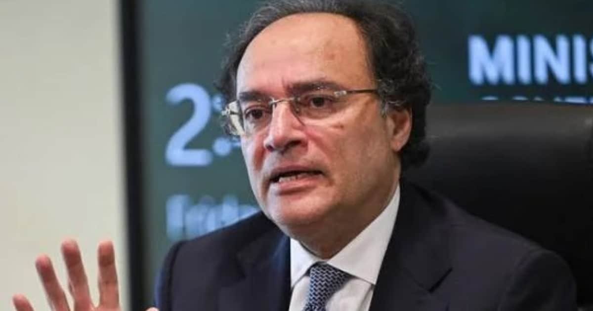 Pakistan Plans Return to Global Bond Market After Four-Year Gap Pakistan Plans Return to Global Bond Market After Four-Year Gap