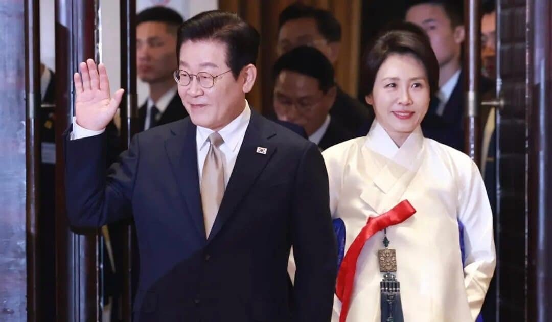 President Lee Jae-myung Arrives in Beijing for Landmark Summit to Reset ROK-China Relations