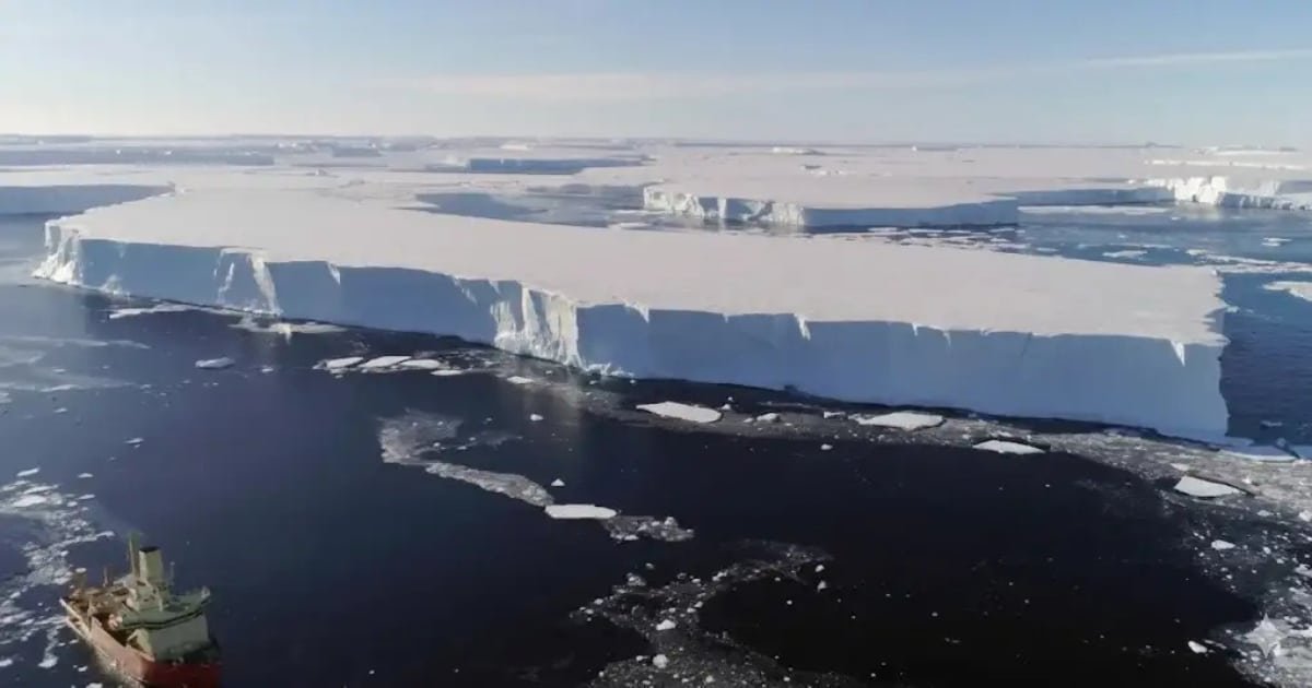 Thwaites Glacier Fracturing Faster Than It Melts, Threatening Massive Sea Level Rise Thwaites Glacier Fracturing Faster Than It Melts, Threatening Massive Sea Level Rise