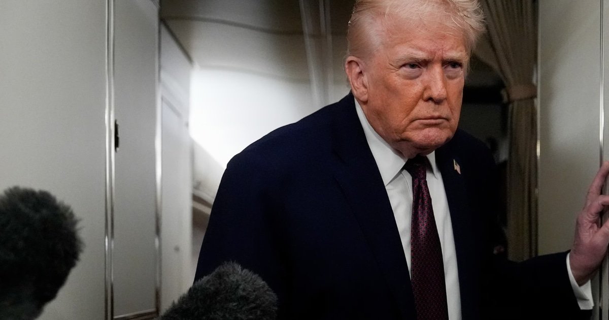 Trump Threatens 25% Tariff Over Iran Crackdown as Death Toll Rises and War Fears Grow Trump Threatens 25% Tariff Over Iran Crackdown as Death Toll Rises and War Fears Grow