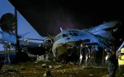 Bolivian Military Cargo Plane Crashes in El Alto, 15 Dead as Looting Erupts at Site