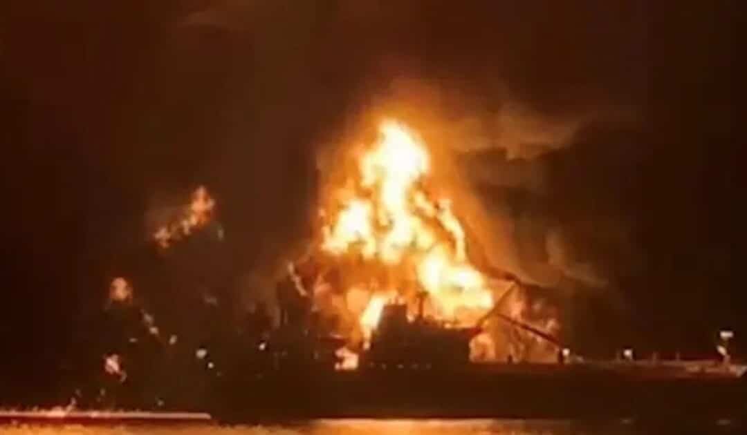 Attacks in the Gulf: Rising Tensions After Explosive Boats Target Oil Tankers
