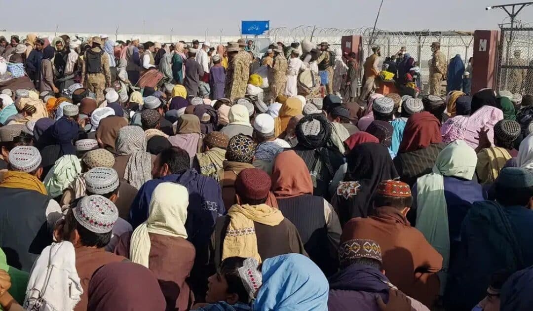 Border Fighting Compels Thousands of Afghans to Flee