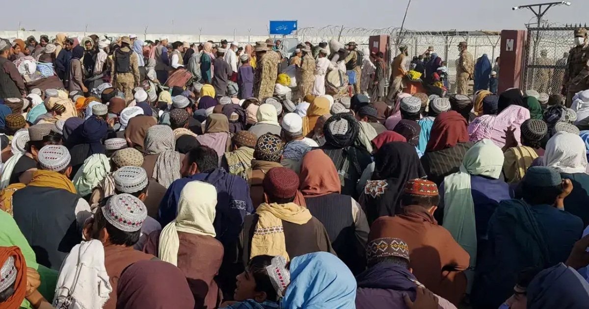 Border Fighting Compels Thousands of Afghans to Flee Border Fighting Compels Thousands of Afghans to Flee
