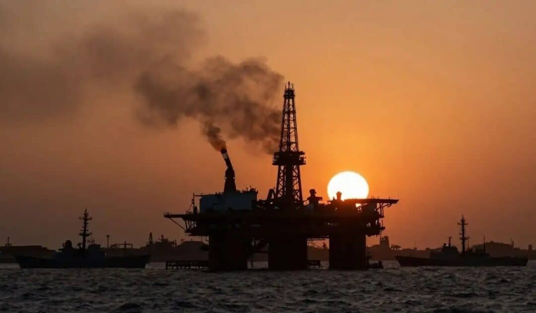 Kuwait Halts Oil Exports as Maritime Blockade Paralyzes the Gulf