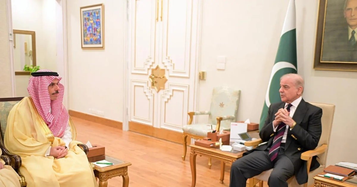 PM Shehbaz Reaffirms Unwavering Solidarity with Saudi Arabia PM Shehbaz Reaffirms Unwavering Solidarity with Saudi Arabia
