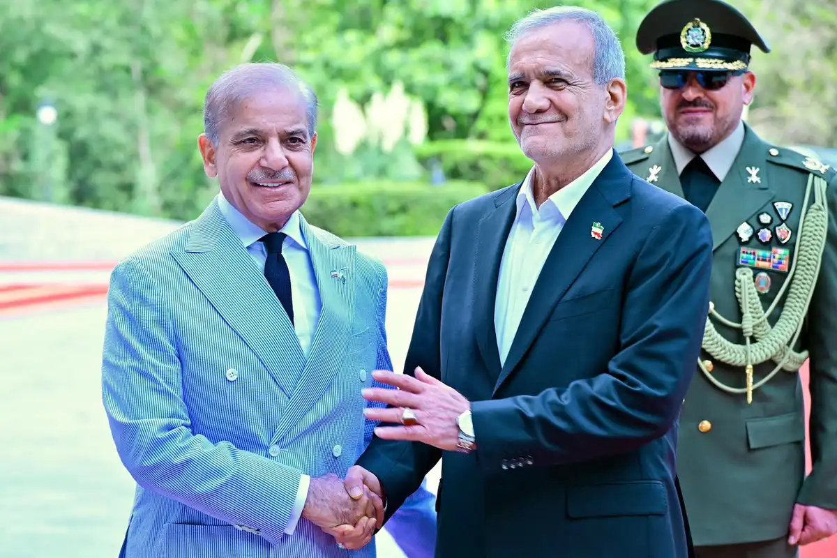 PM Shehbaz Sharif Urges De-escalation in High-Stakes Dialogue with Iranian President PM Shehbaz Sharif Urges De-escalation in High-Stakes Dialogue with Iranian President