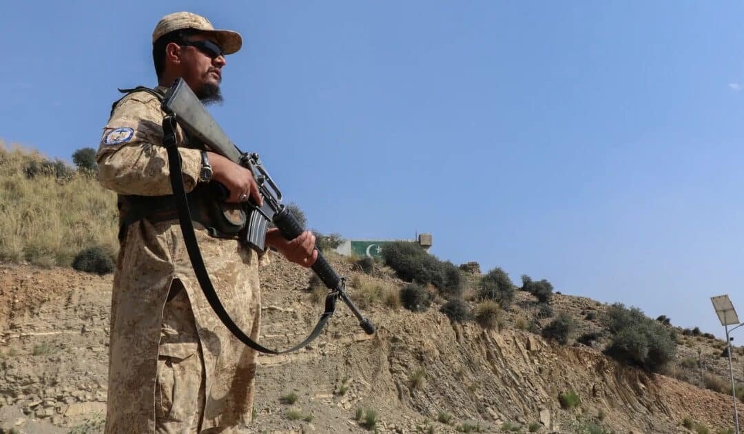 Pakistan-Afghanistan Border Clashes Escalate Amid Middle East Peace Talks