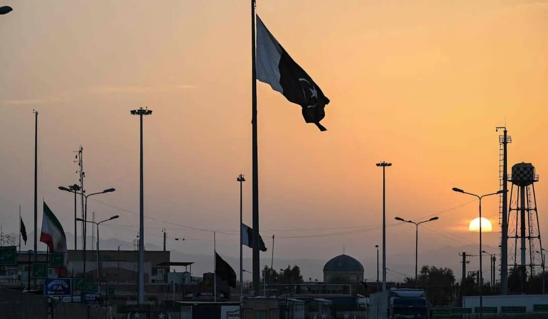Pakistan Steps in as Messenger Between US and Iran