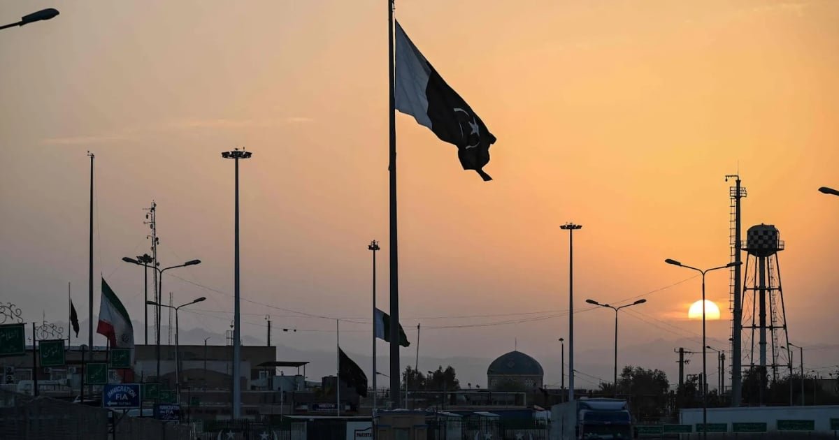 Pakistan Steps in as Messenger Between US and Iran Pakistan Steps in as Messenger Between US and Iran