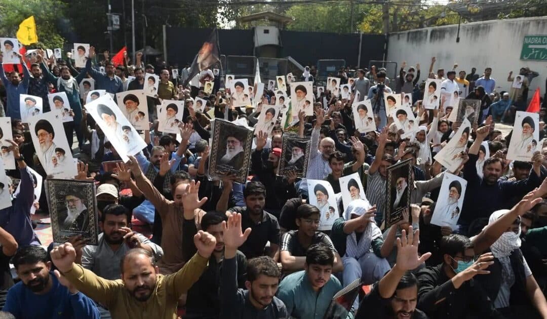 Protests Over Iran War Paralyze Islamabad and Karachi