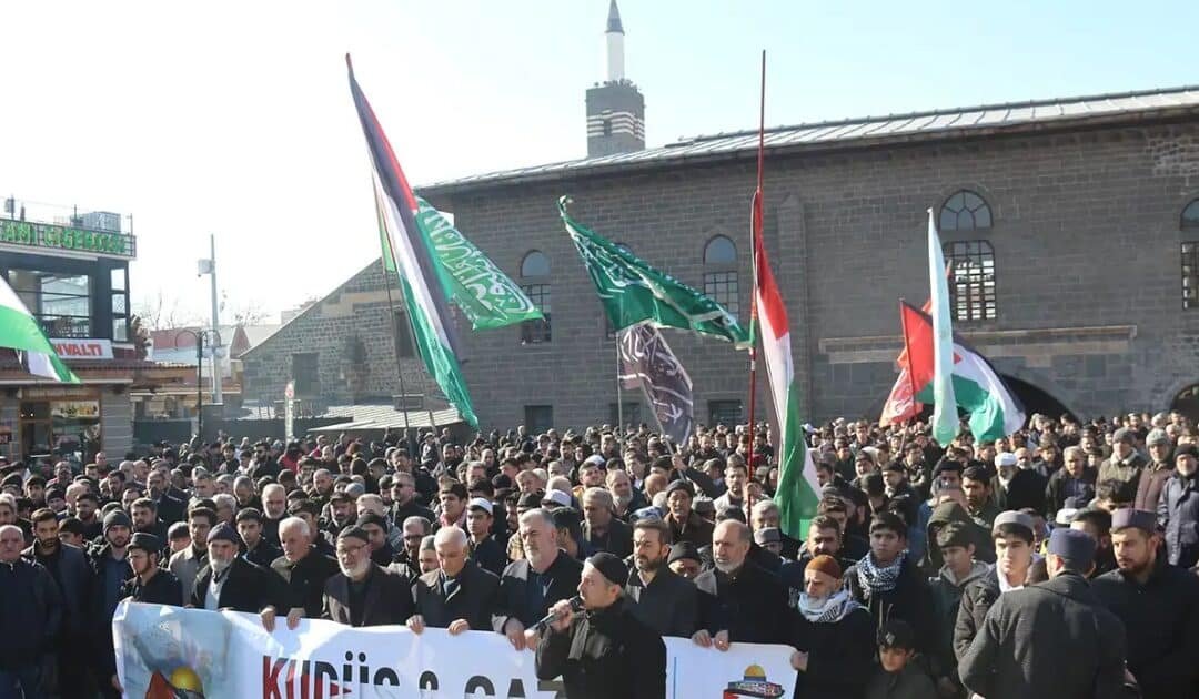Religious Scholars Urge Muslim Unity, Condemn Israeli Actions in Palestine