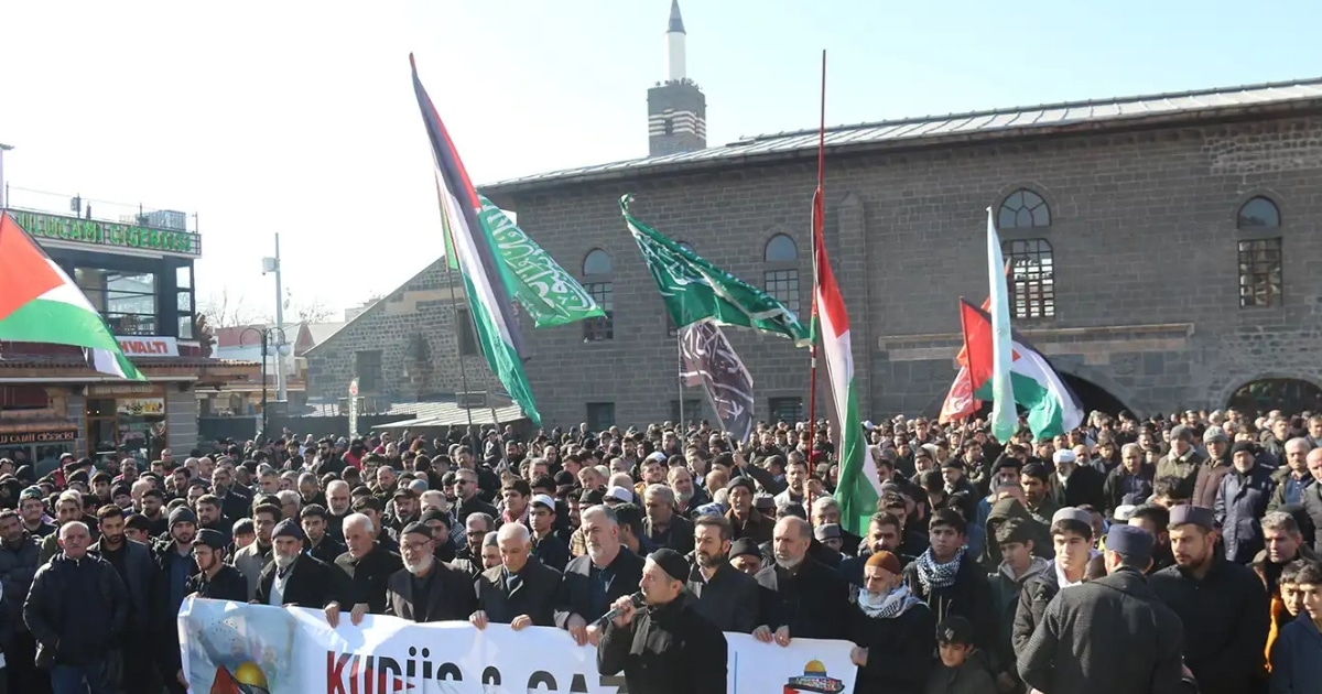 Religious Scholars Urge Muslim Unity, Condemn Israeli Actions in Palestine