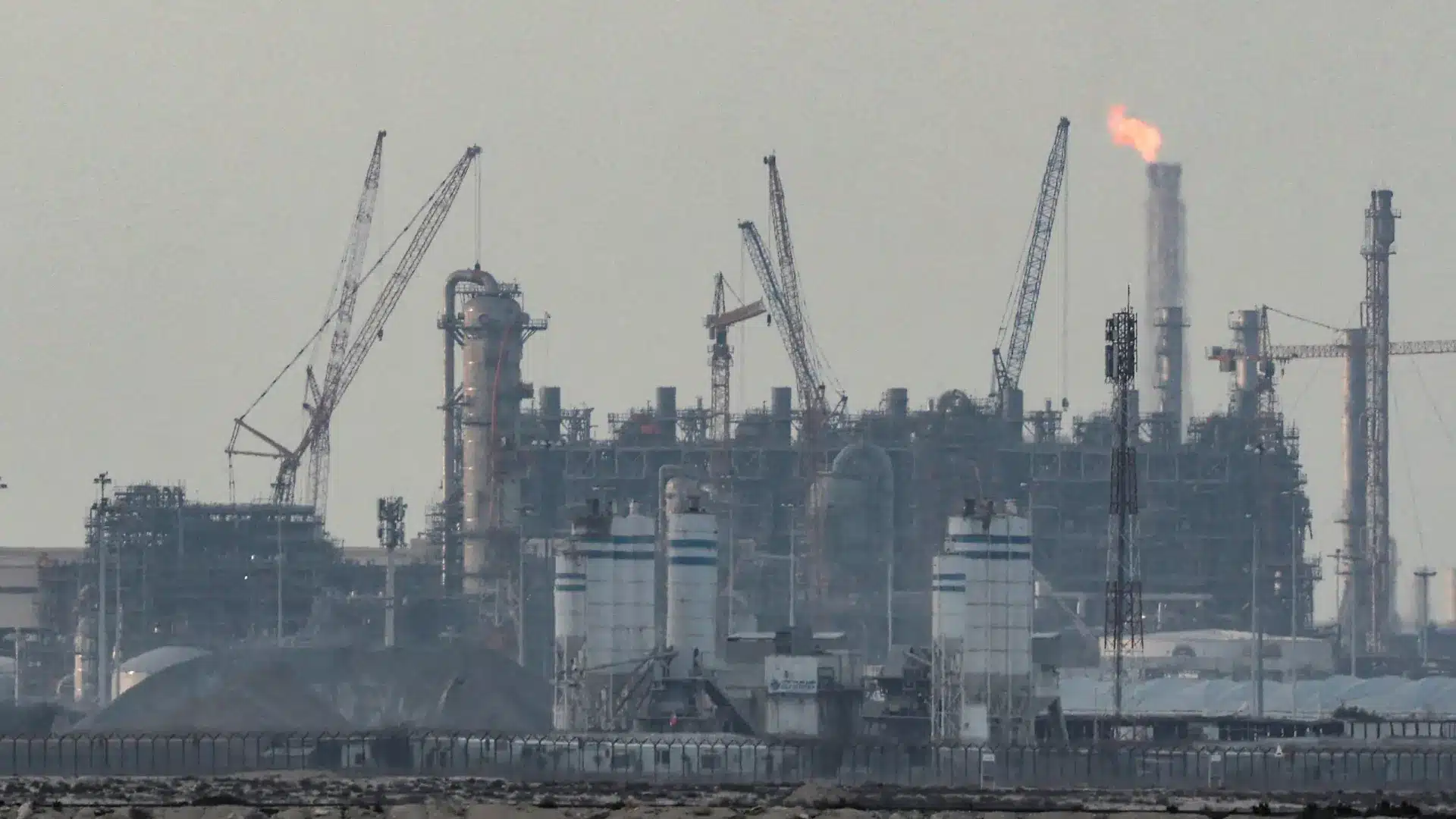LNG Shortages Hit Power Generation LNG Shortages Hit Power Generation