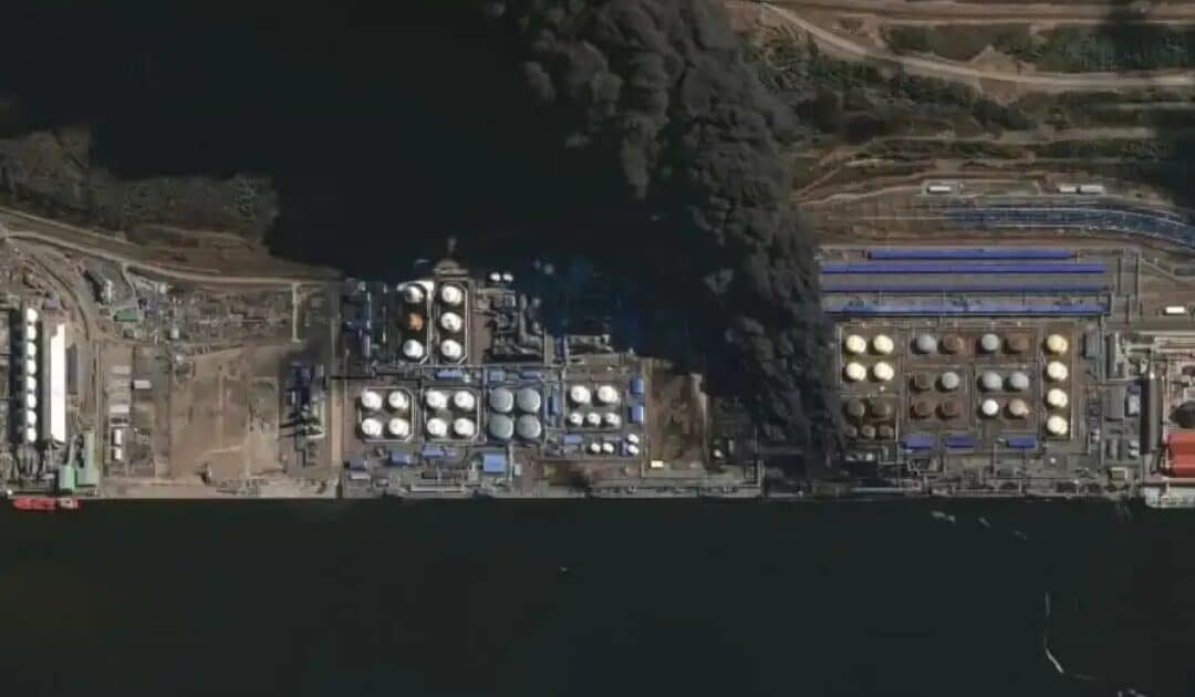 Ukraine Strikes Cripple Russian Baltic Oil Exports Amid Global Energy Crisis