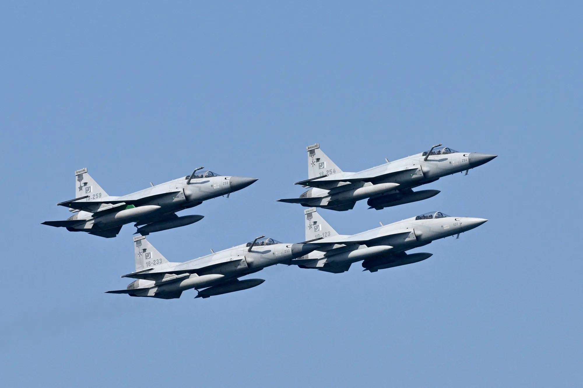 Pakistan Deploys Jet Squadron and Troops in Saudi Arabia Pakistan Deploys Jet Squadron and Troops in Saudi Arabia