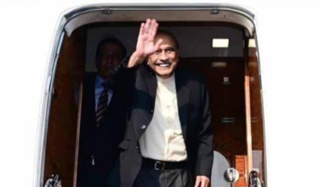President Zardari Returns to Pakistan After China Visit