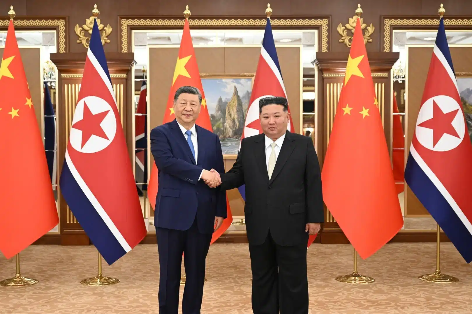Chinese President Xi Arrives in Pyongyang for Summit with Kim Jong Un Chinese President Xi Arrives in Pyongyang for Summit with Kim Jong Un