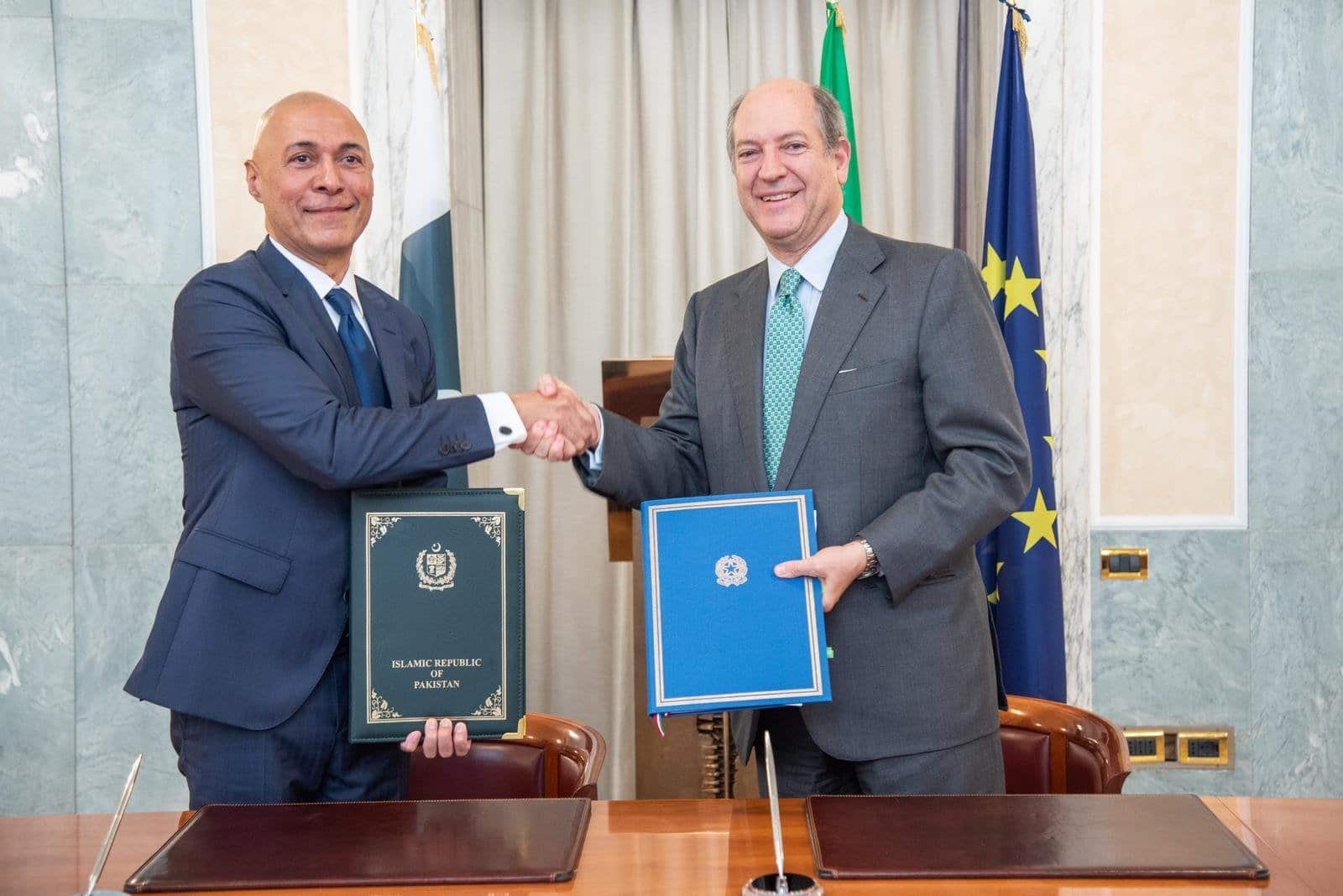 Pakistan, Italy Sign Visa-Abolition Agreement for Diplomatic Passports Pakistan, Italy Sign Visa-Abolition Agreement for Diplomatic Passports