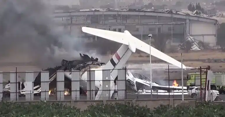 Houthis Launch Barrage at Saudi Airport After Sanaa Runway Bombing Houthis Launch Barrage at Saudi Airport After Sanaa Runway Bombing